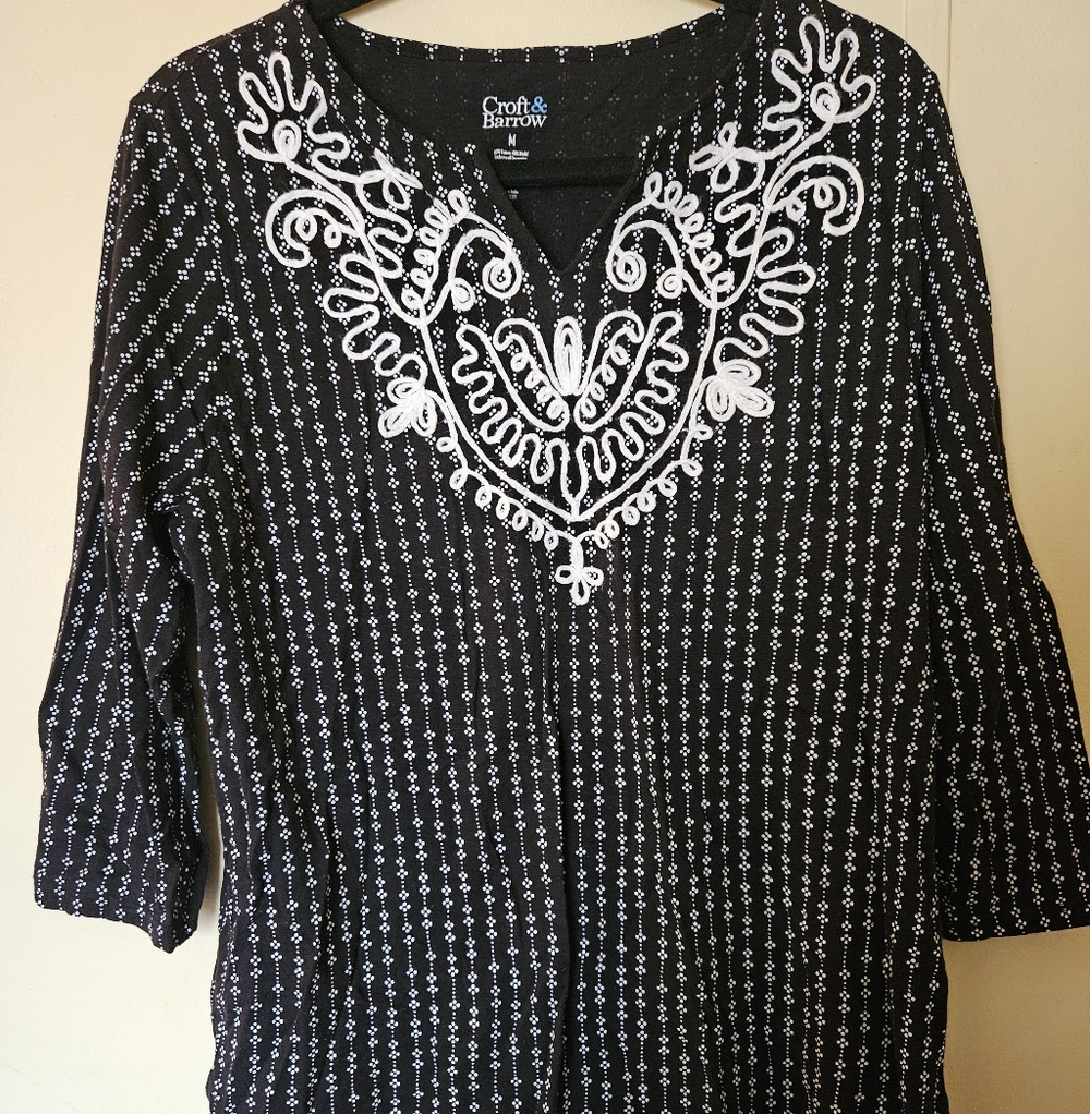Croft & Barrow Black Top with White Embroidery. Lined Black Inside w Side Slits.